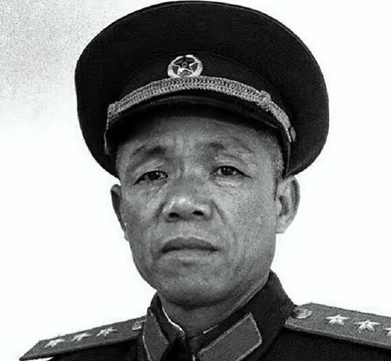 1950年，解放海南岛前，韩先楚看到登岛名单上很多都是副职时，顿时气坏了：“都不