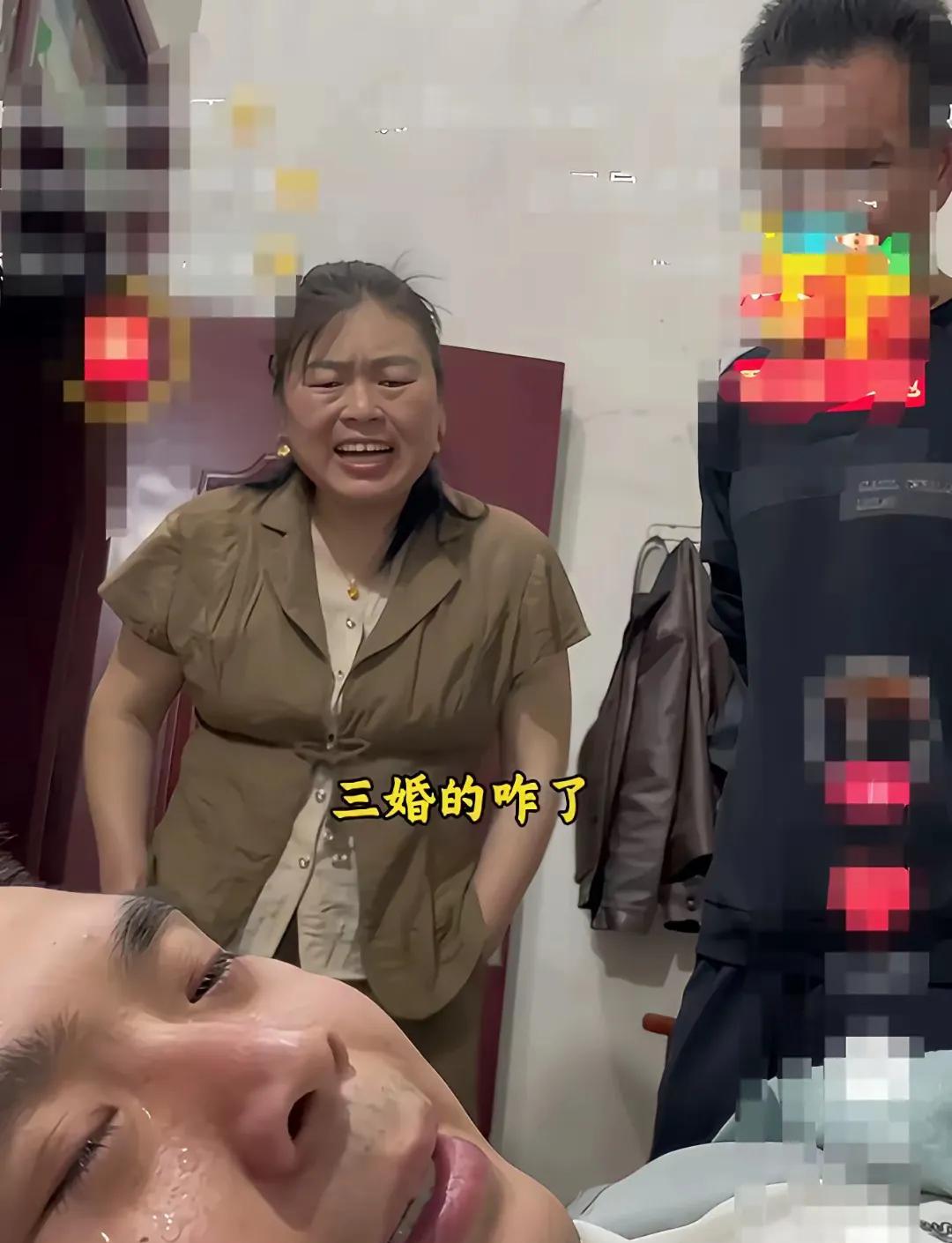 父母逼婚，逼到男人流泪。原因是父母强迫儿子娶个带男孩的三婚女人。但是男人想要