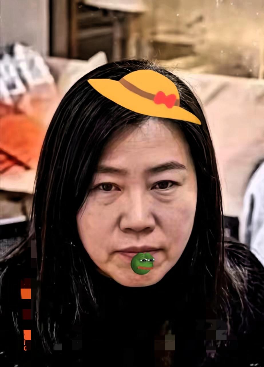 现在好了，全国网友都在找你，这一碗粉泼出去，你这辈子算是“红”透了。​​真