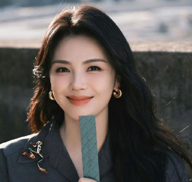 现在中女也确实不太好接戏只有早期奖项和实绩，这两年没有实绩和流量的中年女演员，