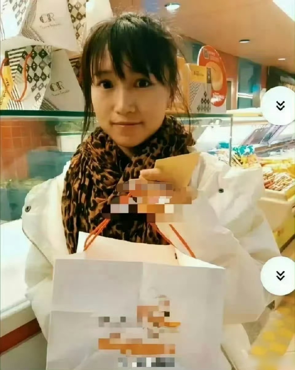 没成名前的李子柒，在街边发传单vs成为首富前的马斯克，干活吃住都在车间里​​​
