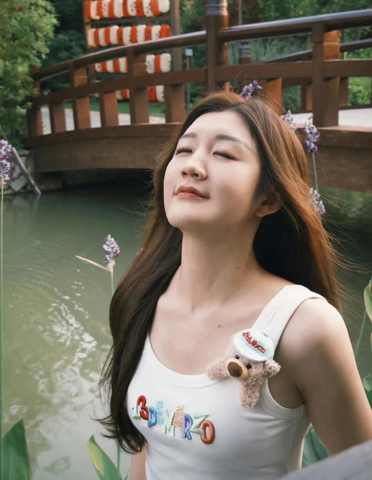 好看！陈梦晒出自己的美照，颜值越来越高，状态也是越来越好！远离赛场之后，陈梦的
