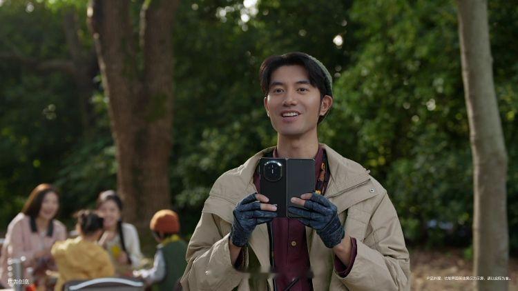 从这次官方放出来的几个视频，就能看出来这次华为MateX7的升级方向，把鸿蒙6