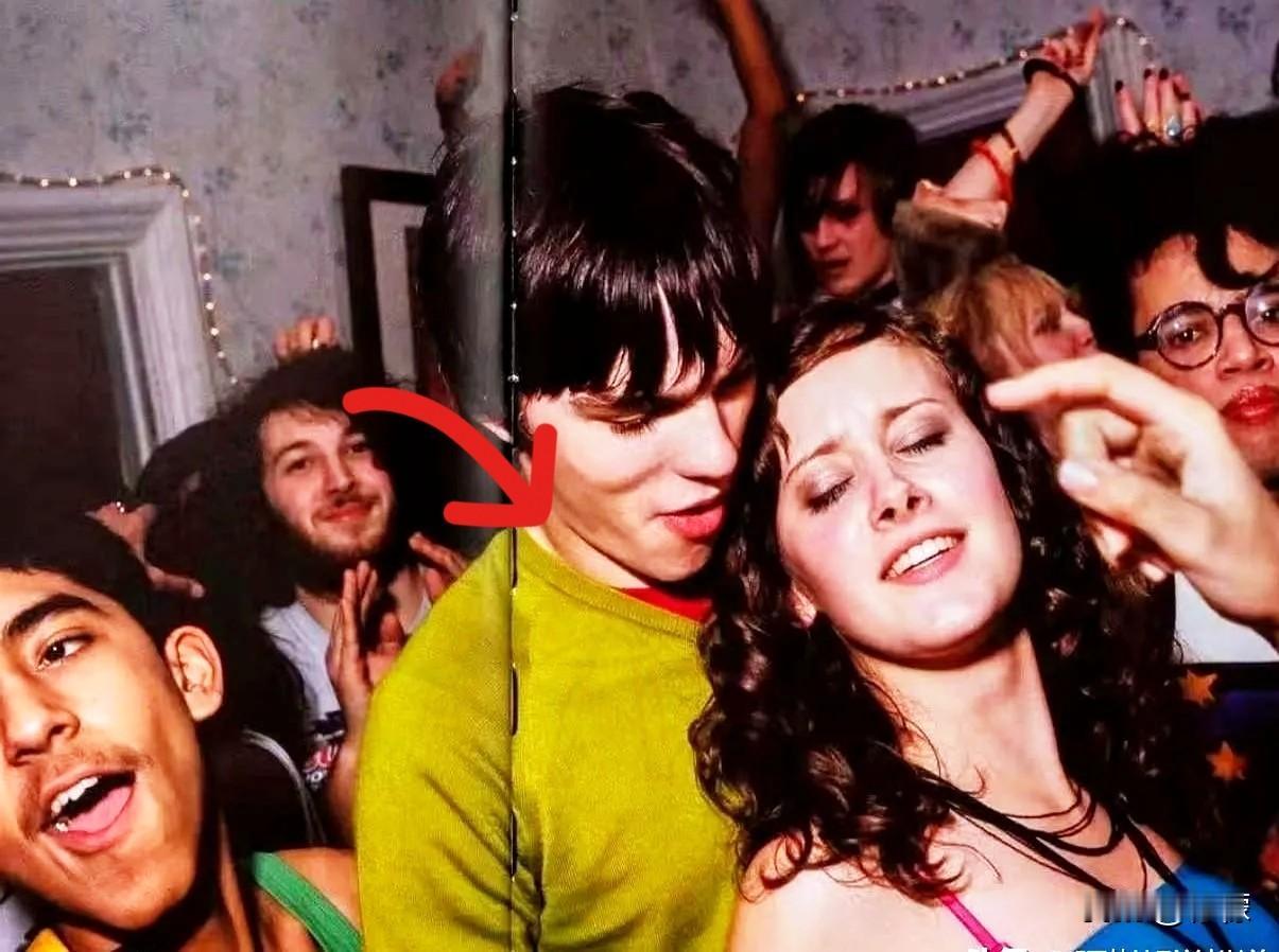 别再聊留学生那点破事了，我告诉你个更狠的。十几年前在伦敦，两个中学生直接在我