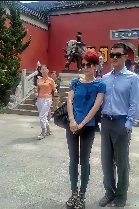 老照片！物是人非了！网友:阿弥陀佛？[捂脸哭]