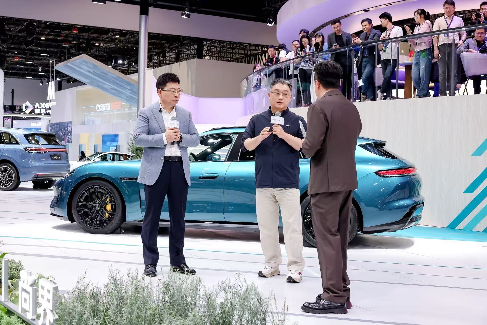 今年北京车展鸿蒙智行展台真的太有看头，刚刚公布了尚界Z7和Z7T的用户画像，从官