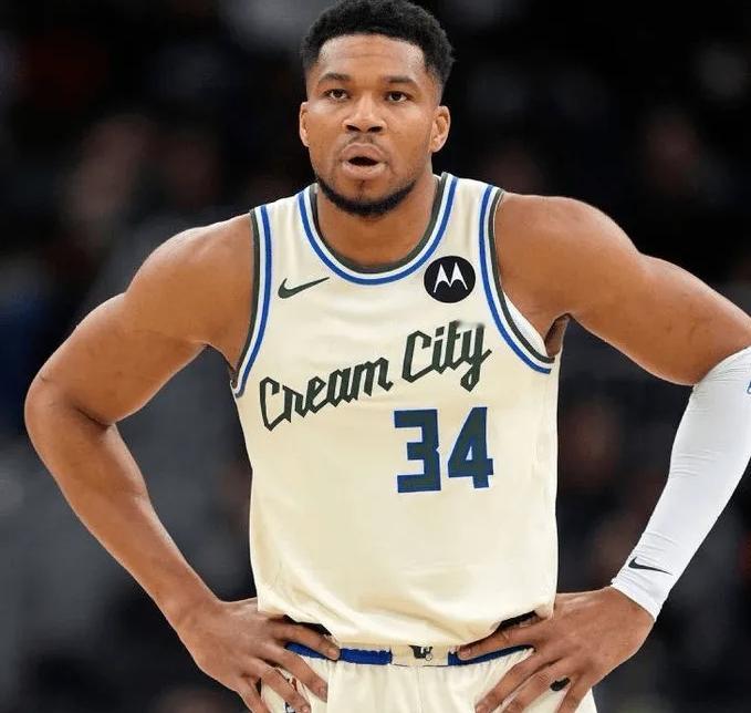 😱😱😱兄弟们，NBA今夏最大炸弹来了！就在刚刚，知名记者ShamsC