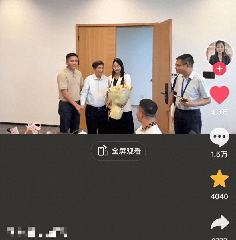 曹德旺如今状况：79岁的他，下巴尖明显变瘦，气色也不太对劲儿，看起来非常沧桑，在