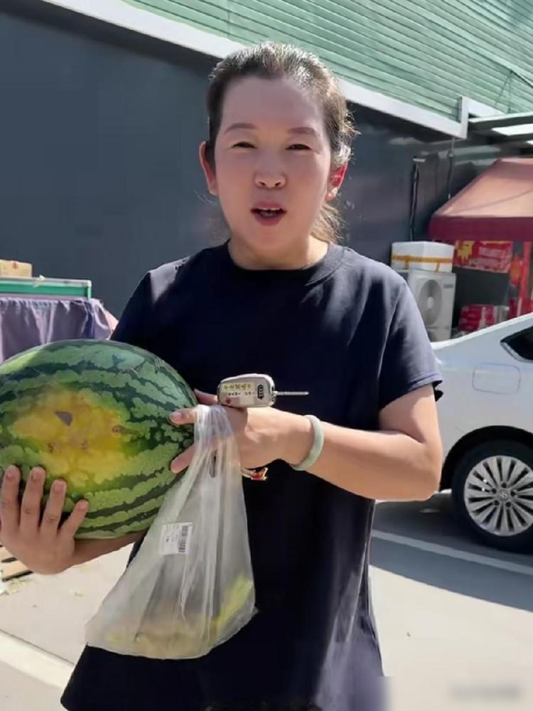 霞姐自建两层小洋楼，坦言装修造价远超建房成本。我前两年在老家盖房的时候也踩过