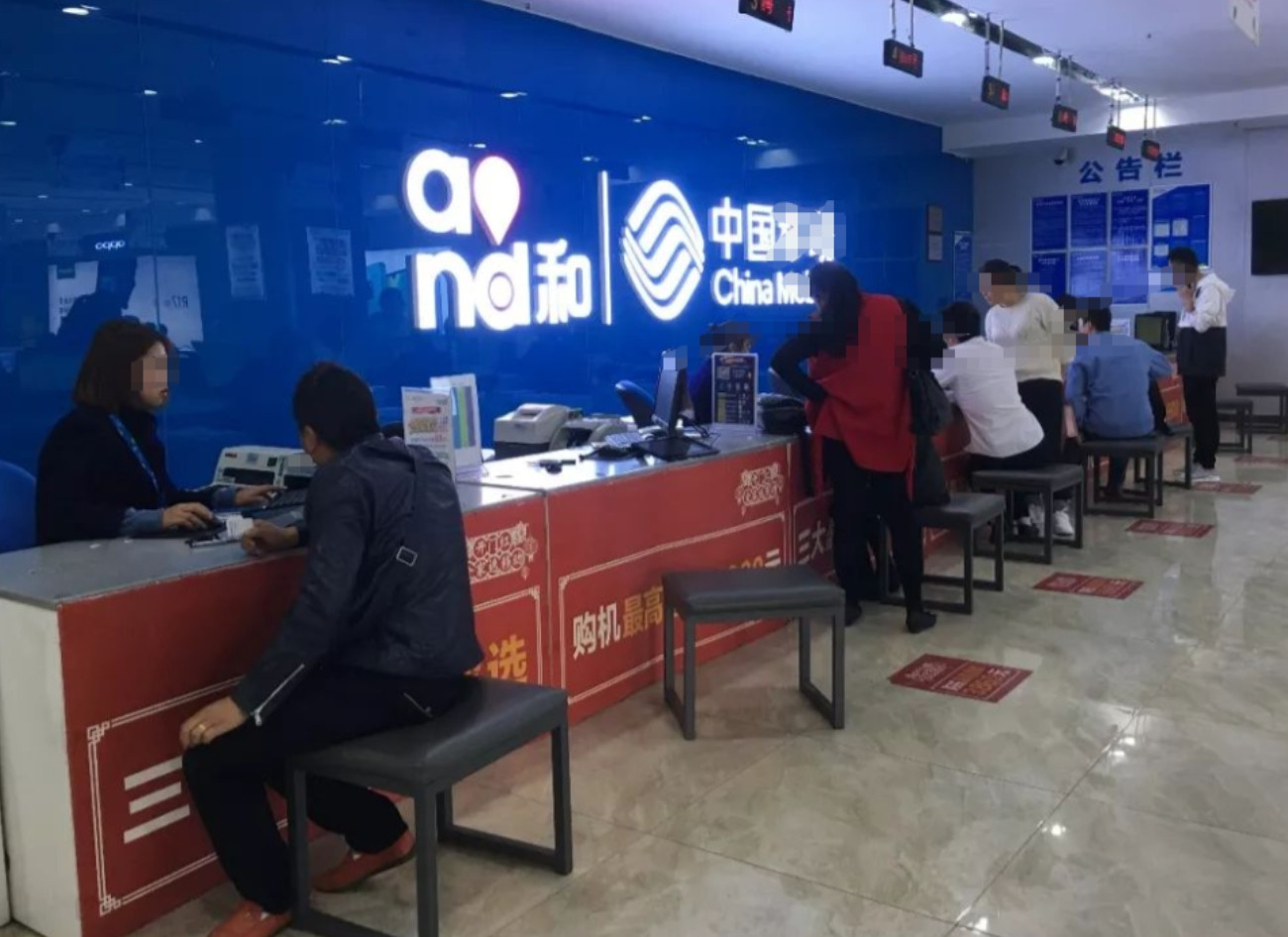 浙江湖州，六旬大爷因手机信号差去营业厅换SIM卡，营业员只说“是卡坏了，换新就好