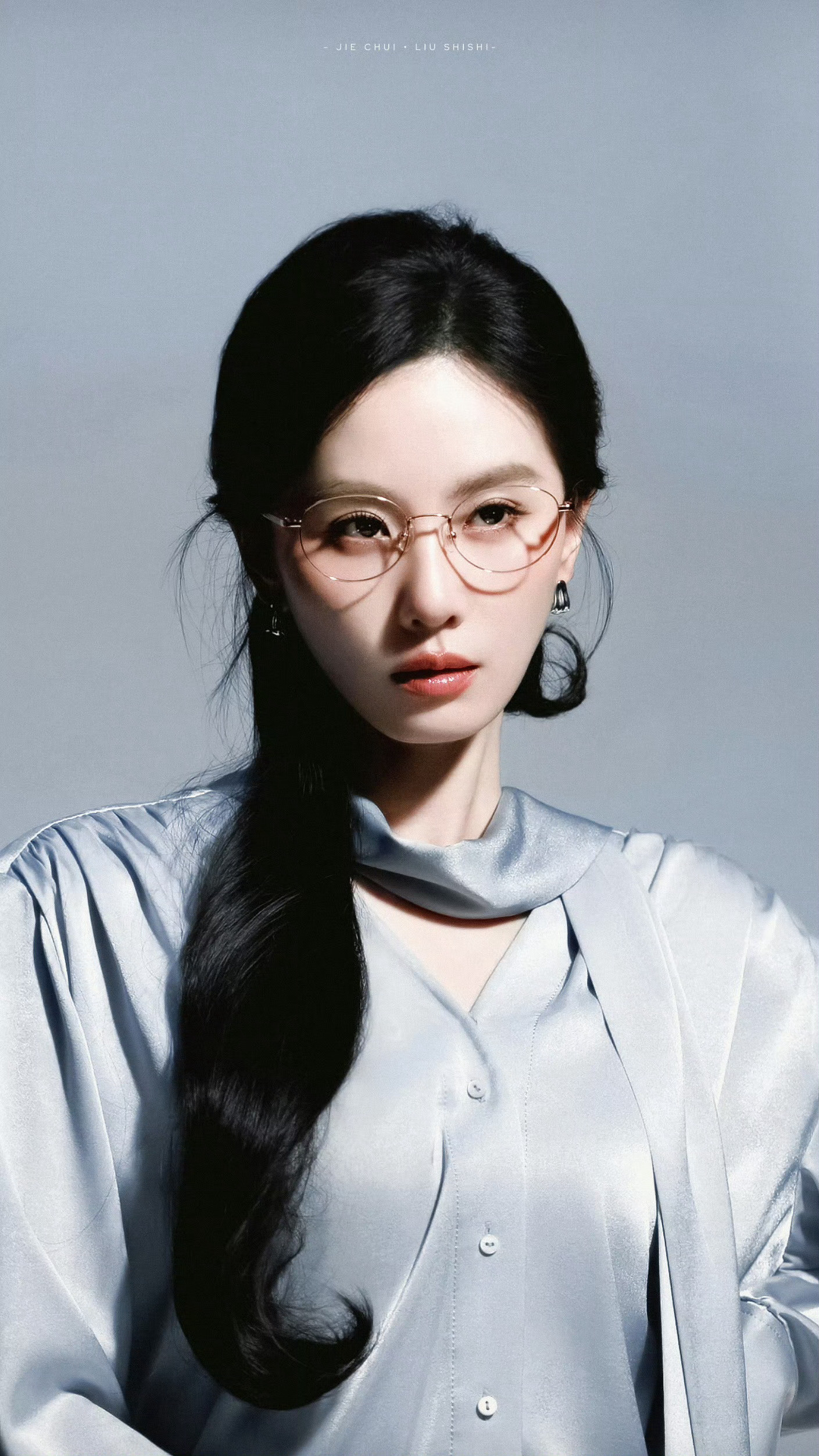 刘诗诗戴上眼镜更有感觉了是不是想要被调教呢