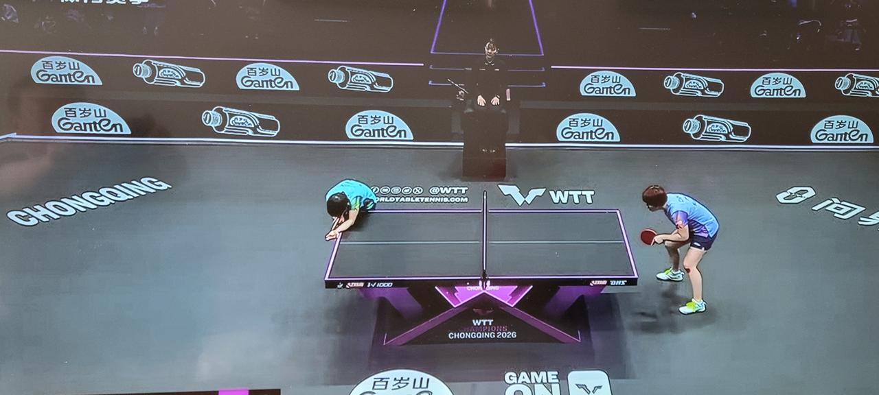 莎莎爆冷2:4输给蒯曼，一是感觉莎莎今天状态有问题，感觉拼劲不够。二是蒯曼的接发