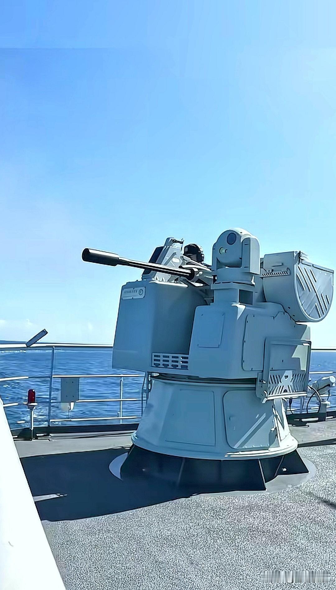 中国海军的“打海盗神器”——H/PJ-17型单管30毫米遥控舰炮，这是一款低