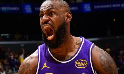 詹姆斯19分15篮板8助攻，那次突破之后的隔扣堪称惊天动地，41岁老将居然能在挂