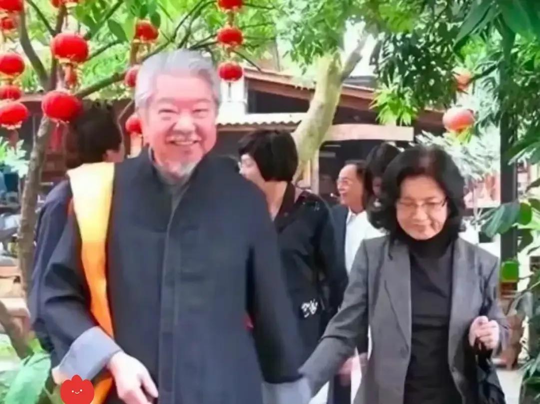 蔡澜这一回可是要捅破天啦！他那句“穿过最贵的衫30多万，吃过最贵的饭30多万，
