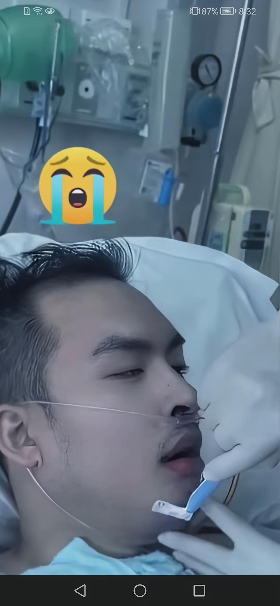 痛心！一别在无归期，儿子在临终前，妈妈含泪给儿子刮刮胡须净净面，让儿子干干净净的