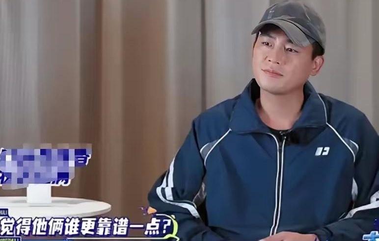 让56岁的胡军和52岁的李乃文给你当助理，你还敢放狠话“上午就把你俩辞退”？整个