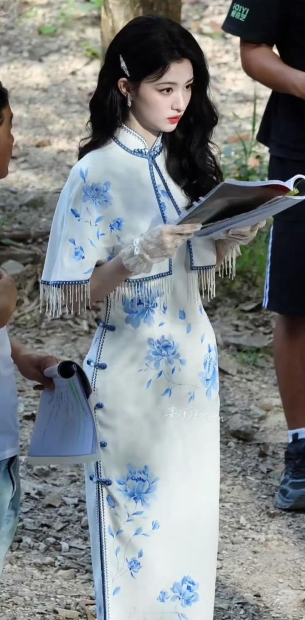 董璇王楚然同款旗袍楚然是真美啊，身段气质颜值都很顶。​​​