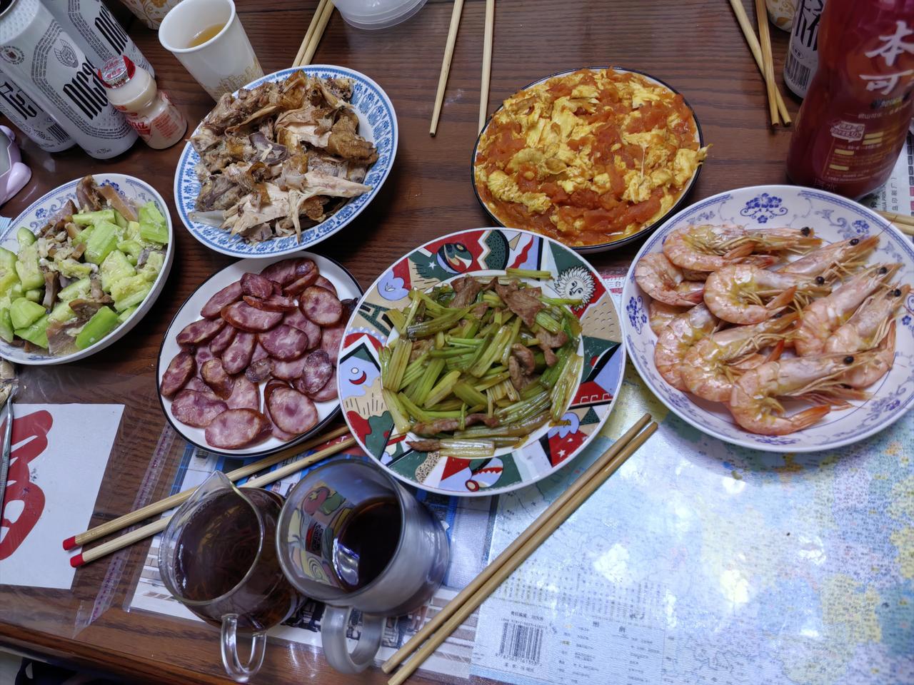 现在开启了每天吃剩饭剩菜的生活模式。每年过年的时候，从年初一开始就要每天有吃