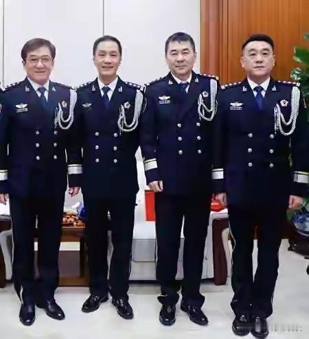 成龙冯远征陈建斌何冰2013年合影