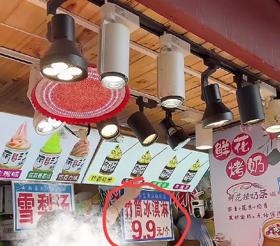 云南文旅：我求你来旅游的？丽江文旅：嘿，没有糊弄住这群小可爱一女子在丽江