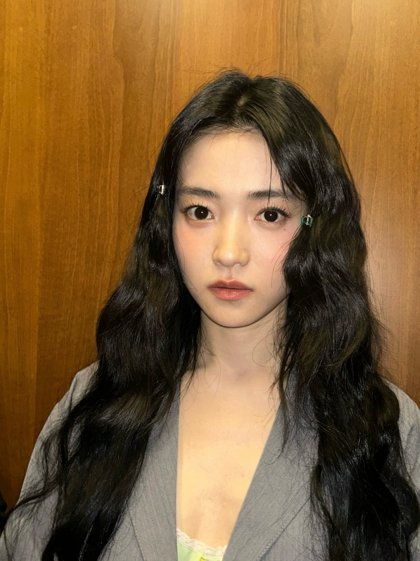 化妆师更新一组金泰梨