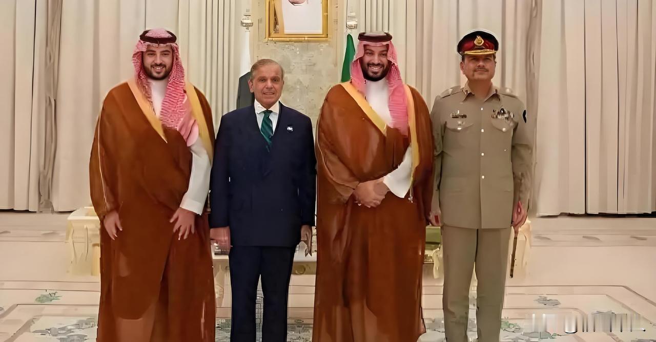 小萨勒曼还是很睿智的。沙特与巴基斯坦有着长期的亲密关系，说小巴是大户雇佣的也不