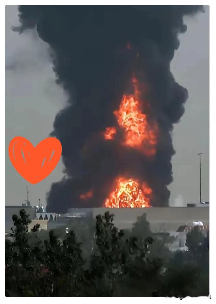 迪拜完了，机场被炸成这样。40年的建设14天结束。第一反应是不敢相信。谁能想到