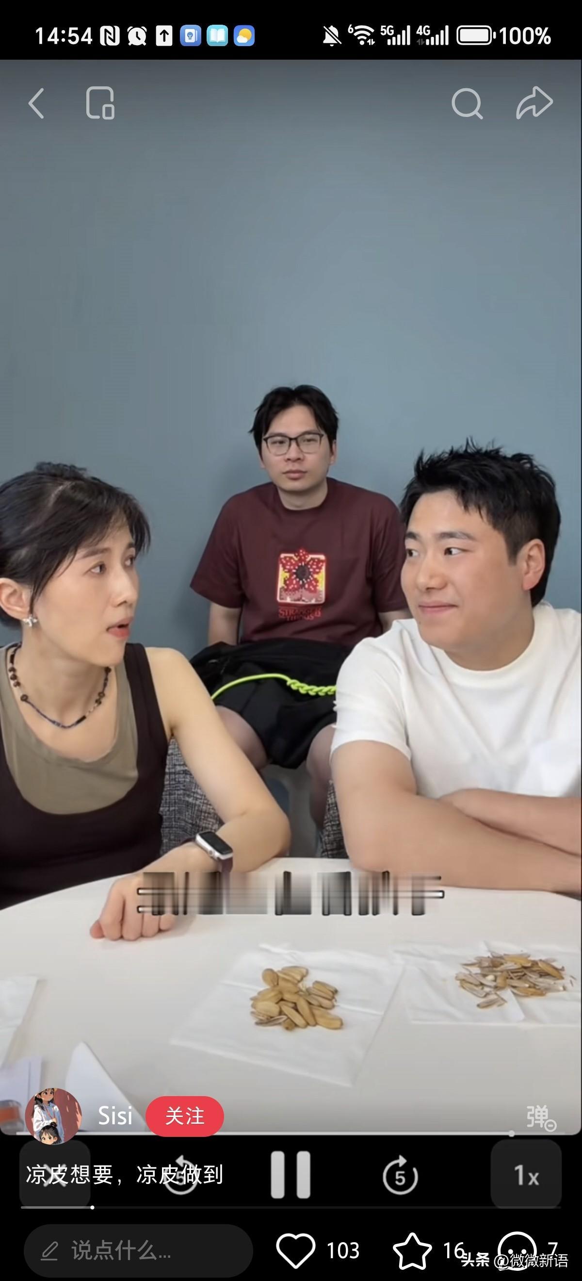 二宝和凉皮真的是相爱相杀。怪不得梁靖崑在节目里说最近有带孩子，不好看，有点累。