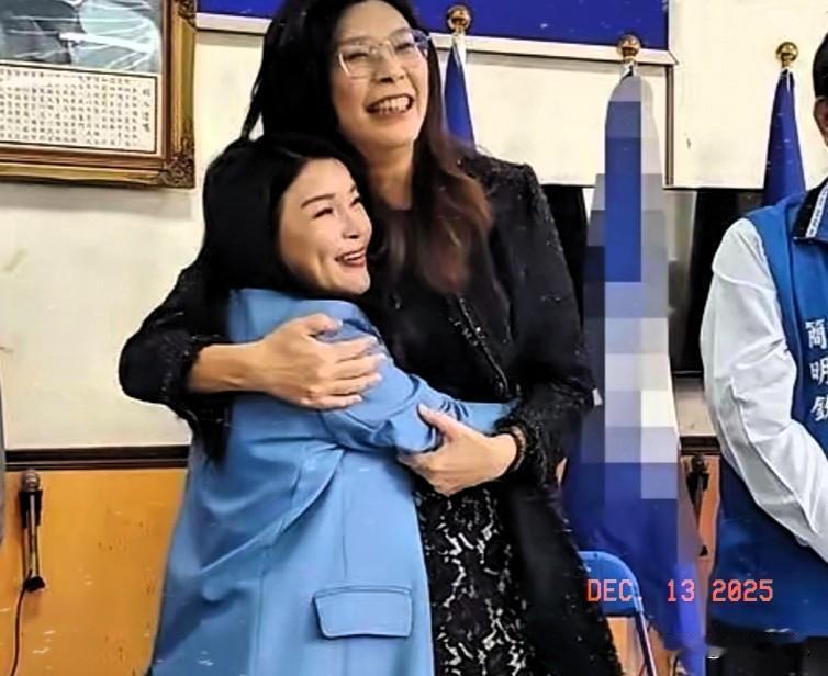 12月13号上午，国民党主席郑丽文现身云林县党部新旧主委交接仪式，立委张嘉郡将职