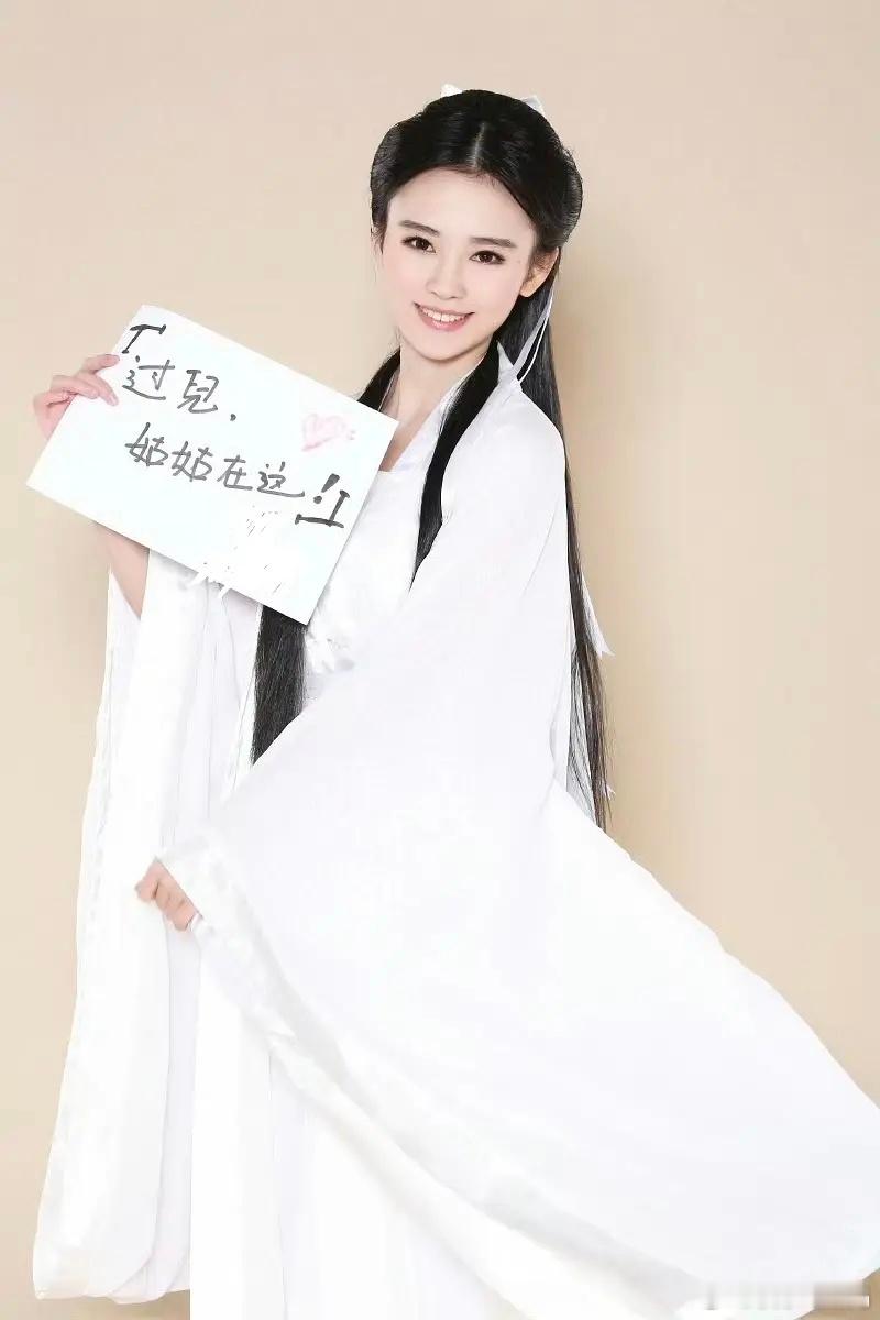 谁能看得出来这是鞠婧祎啊，姑姑你真的是有点让人陌生