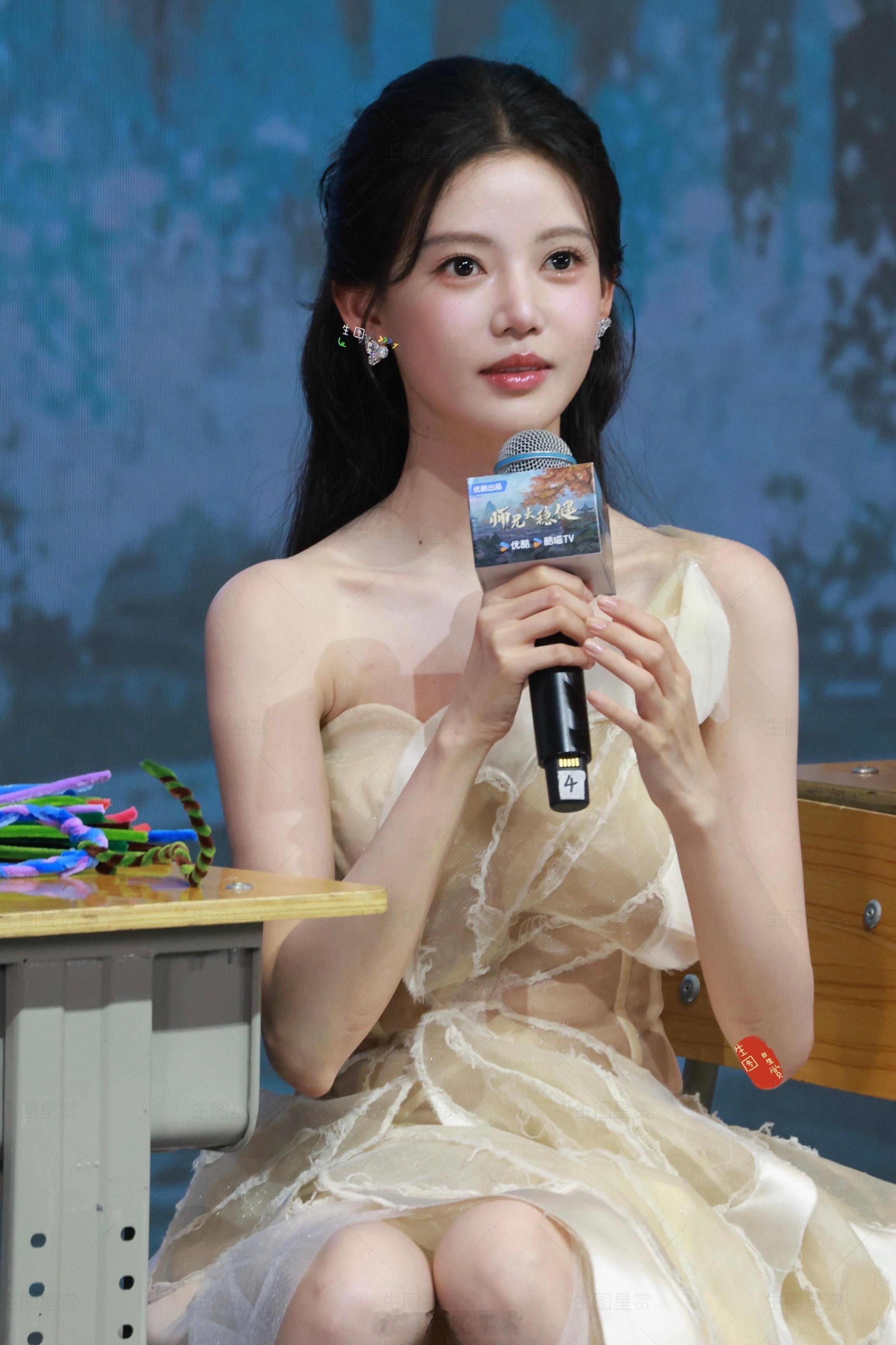 孙珍妮今天美美的来咯师兄太稳健看片会生图直出
