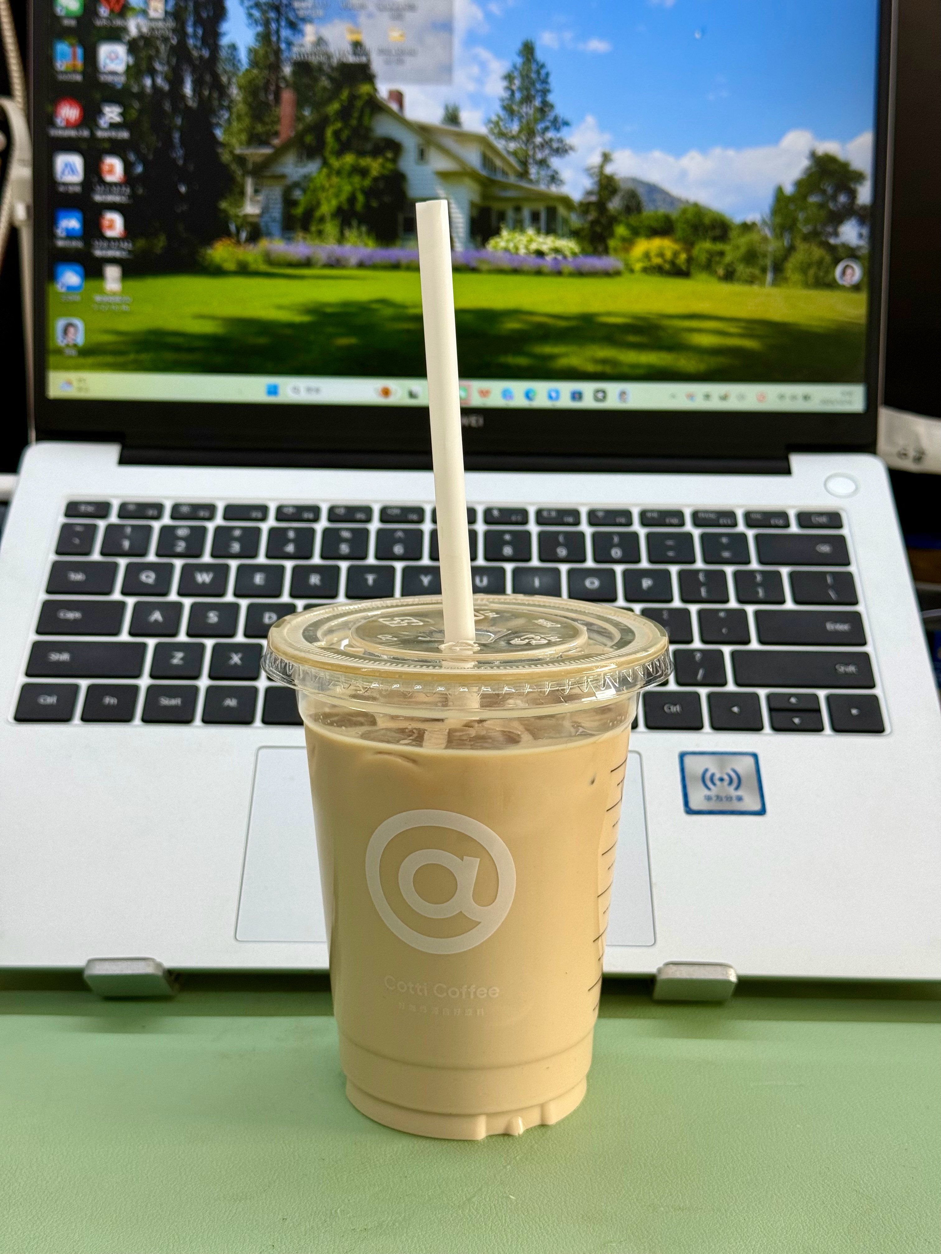 我对咖啡的评判标准：比瑞幸好喝，比瑞幸难喝，跟瑞幸差不多。