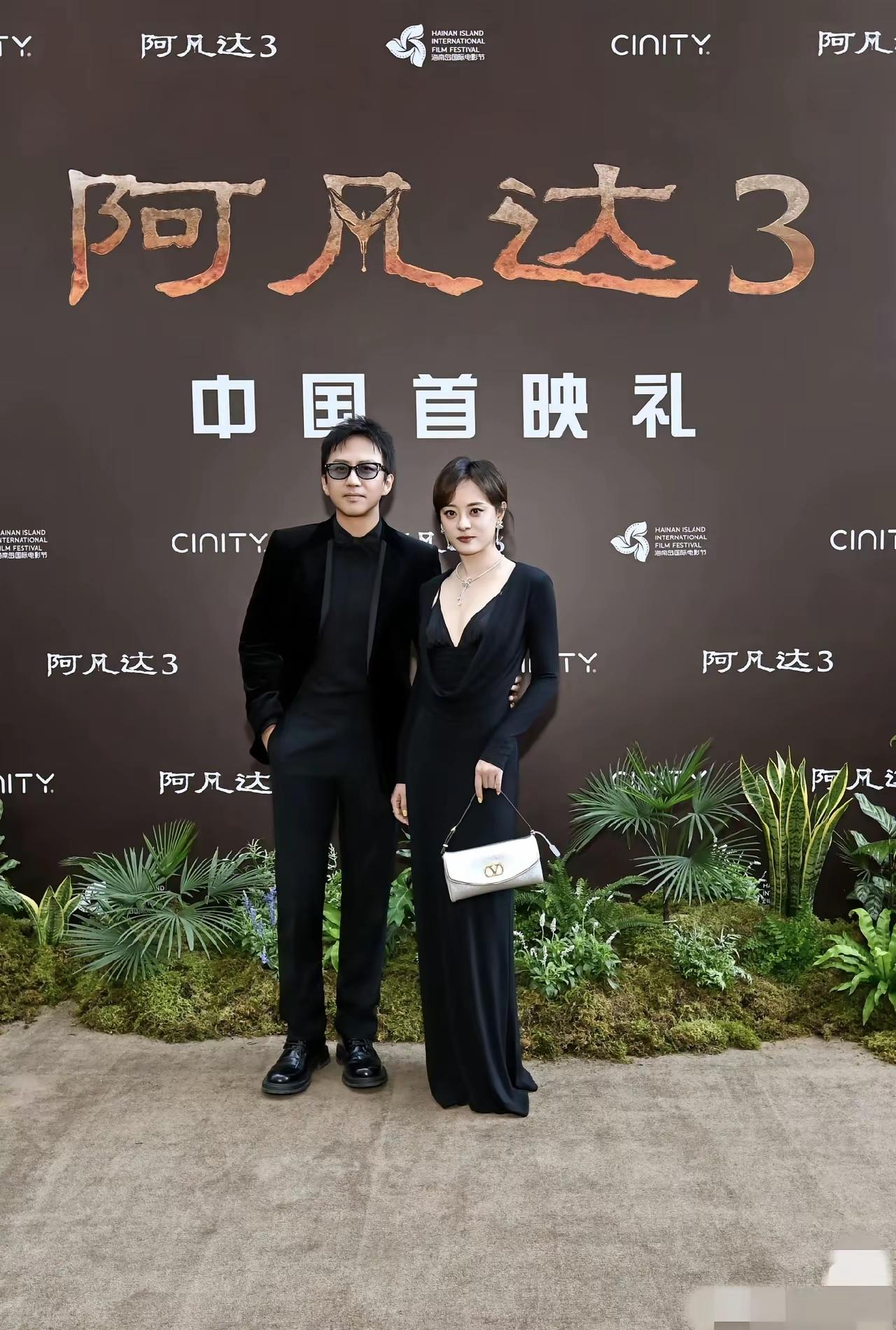 邓超这波操作，算是把“老夫老妻的浪漫”玩明白了。说是来三亚参加《阿凡达》首