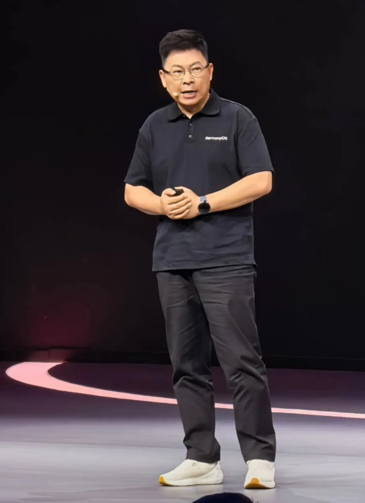 没事惹余承东干什么看似老余输了，实则问界M8M9尊界S800的成功，让老余稳稳