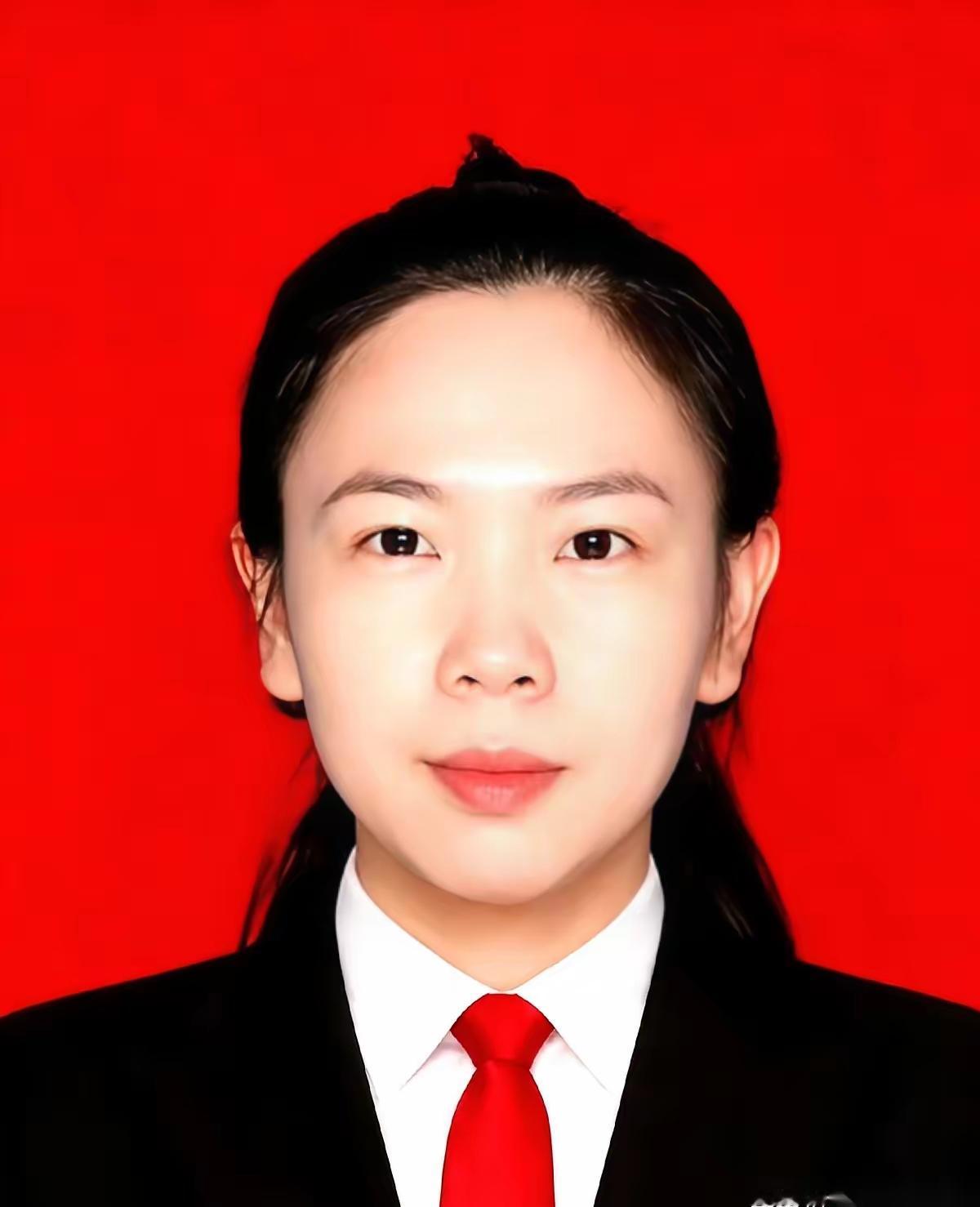 最近，广西钦州91年出生的妹子刘霞冰登上了一个全国榜单。她出圈的理由极具反差感：