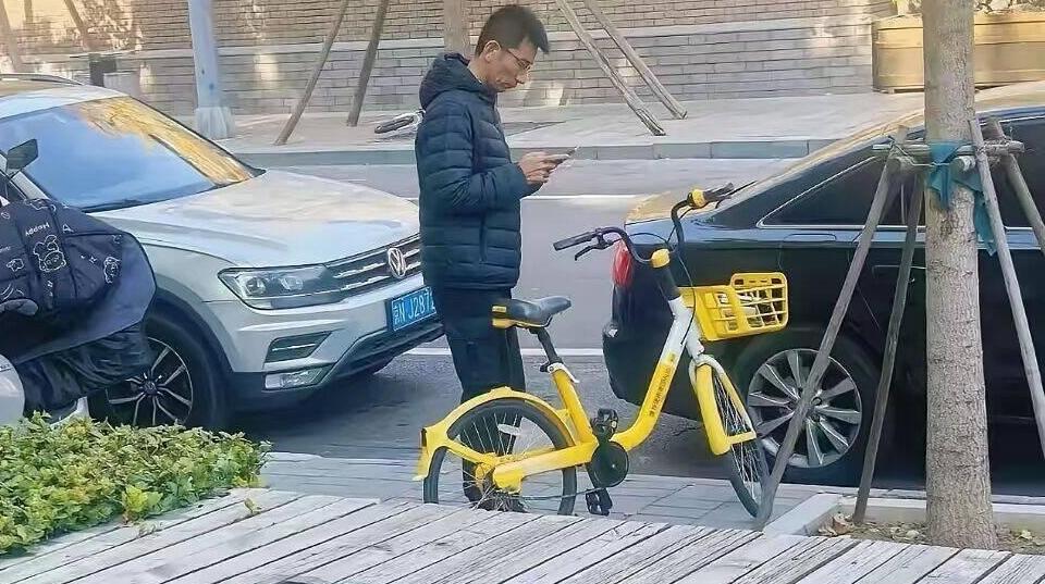 在直播行业，那么些新人成为顶流，比方说三只羊，崩塌之前多么辉煌，他们有超高管理能