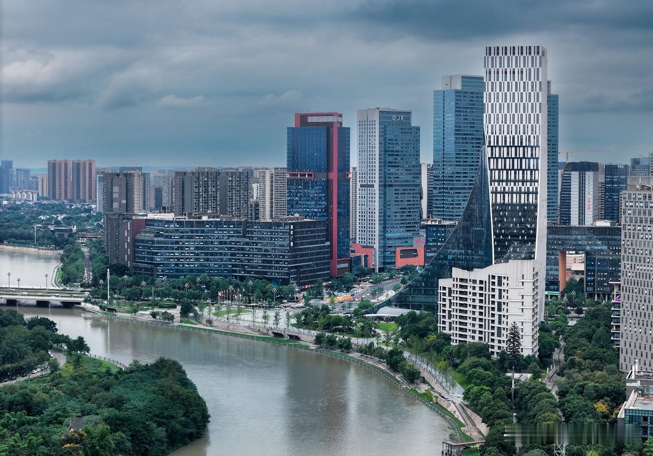 你觉得国内最宜居的城市在哪里?我国地大物博，宜居城市有很多，推荐以下几个比较有