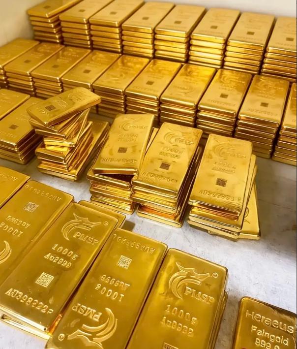 今天没买黄金的人！估计现在要拍大腿了，今天去看了黄金一克1386，闺蜜立马下手