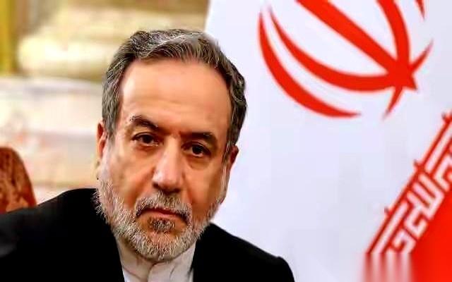 伊朗外长阿拉格齐坐到了美国媒体的镜头前，这场采访没多少铺垫，一开口就抛出了一个让