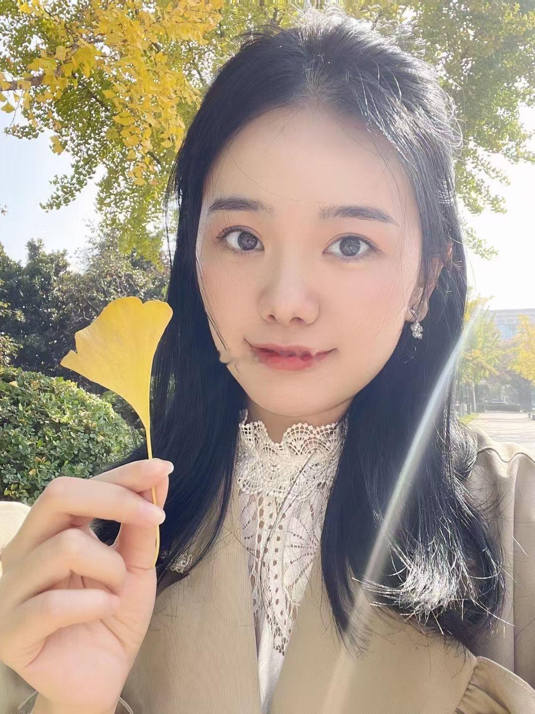 性别：女籍贯：湖南目前所在地：怀化年龄：25身高：161体重：46kg工作：花店