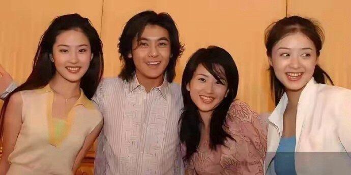 19岁的蒋欣，15岁的刘亦菲，水灵灵的美​​​