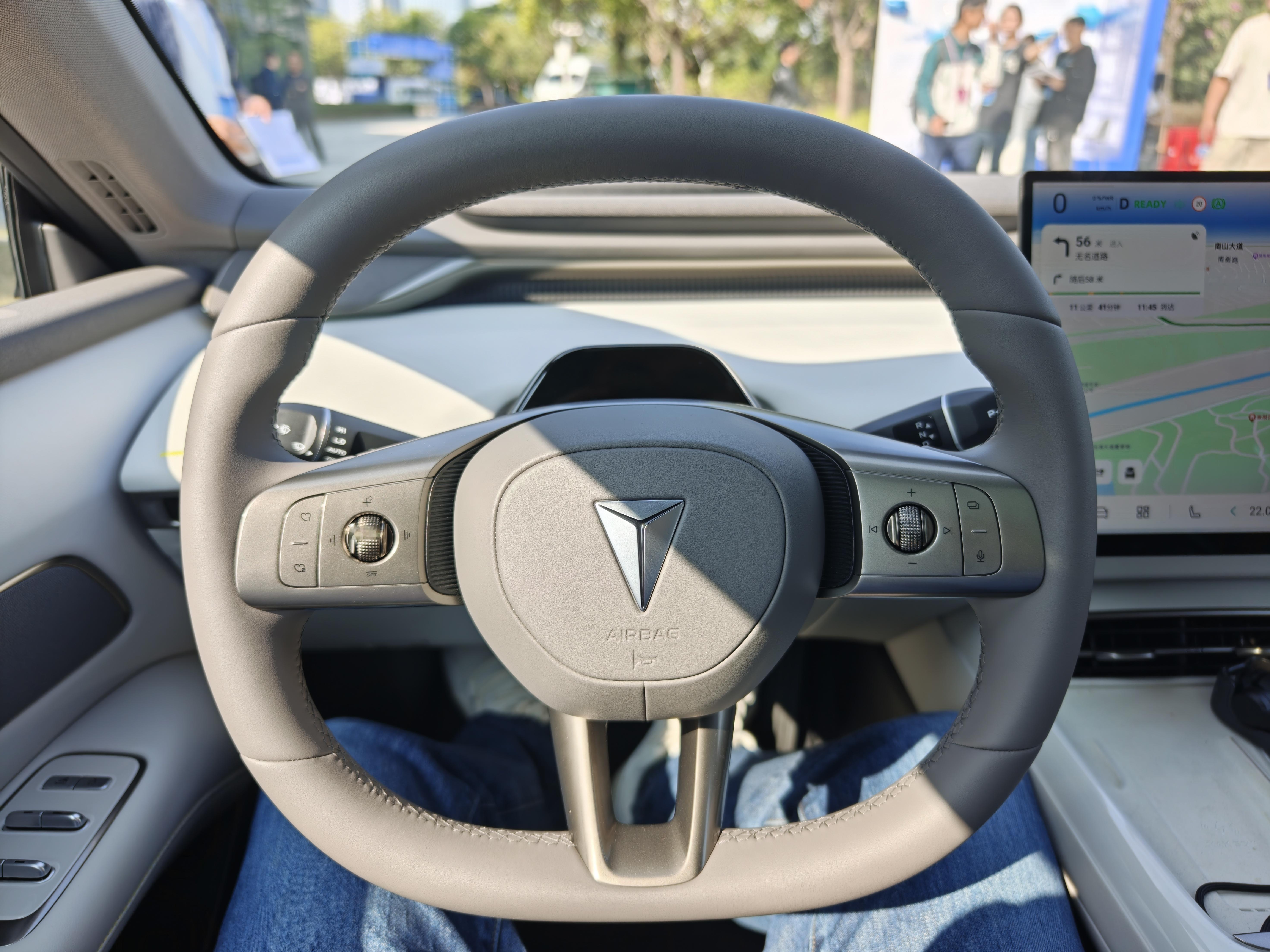 体验了地平线的HSD用的双J6M的芯片，再加一个激光雷达，体验真的太强了，比Mo