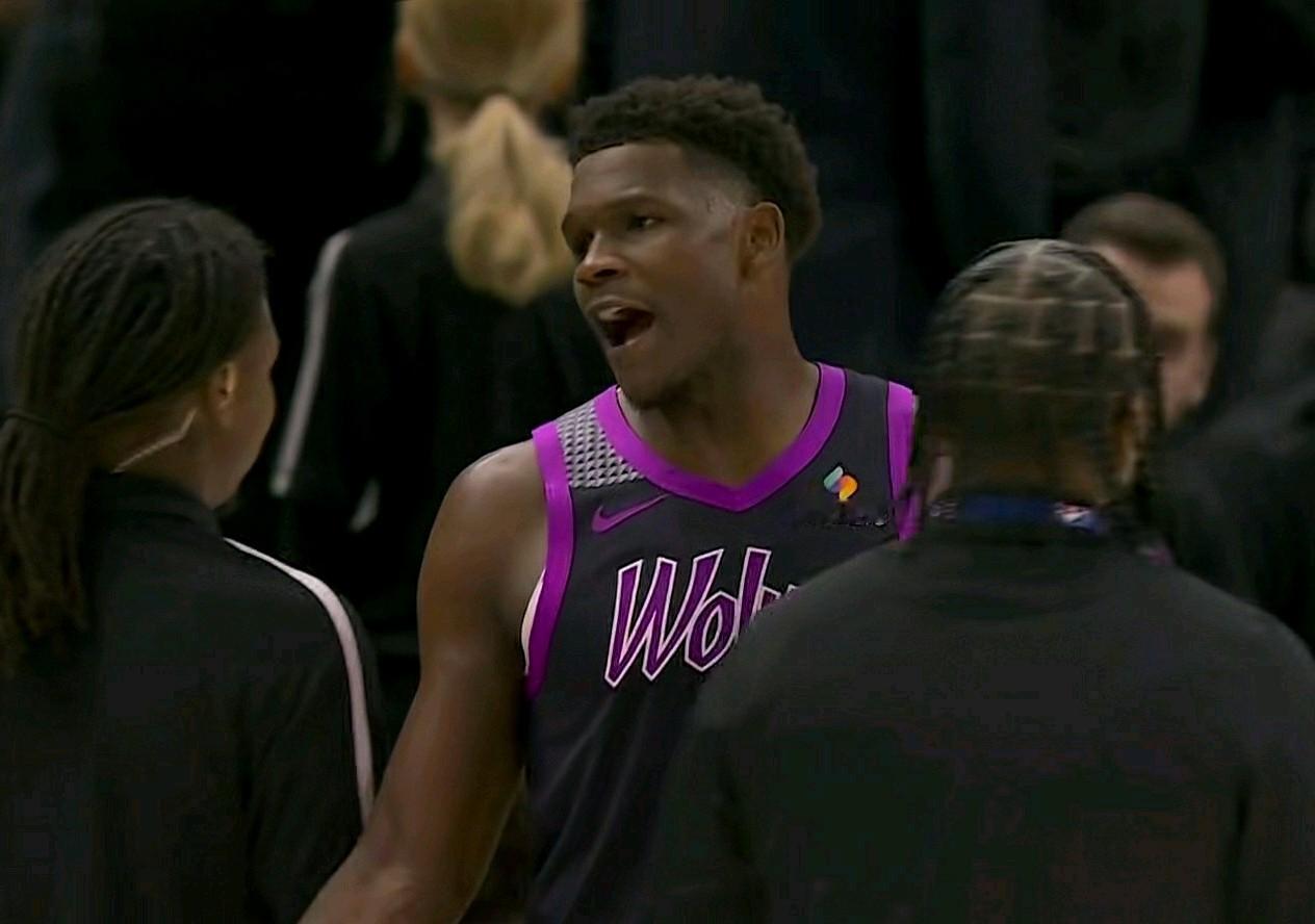 亚历山大太能演了……无奈的华子直接懵了：在雷霆客场挑战森林狼的比赛中发生戏剧