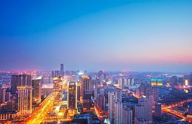 说句得罪人的话，再过几十年，咱们国家的“尖子生”可能要换人了。广东和江苏当然