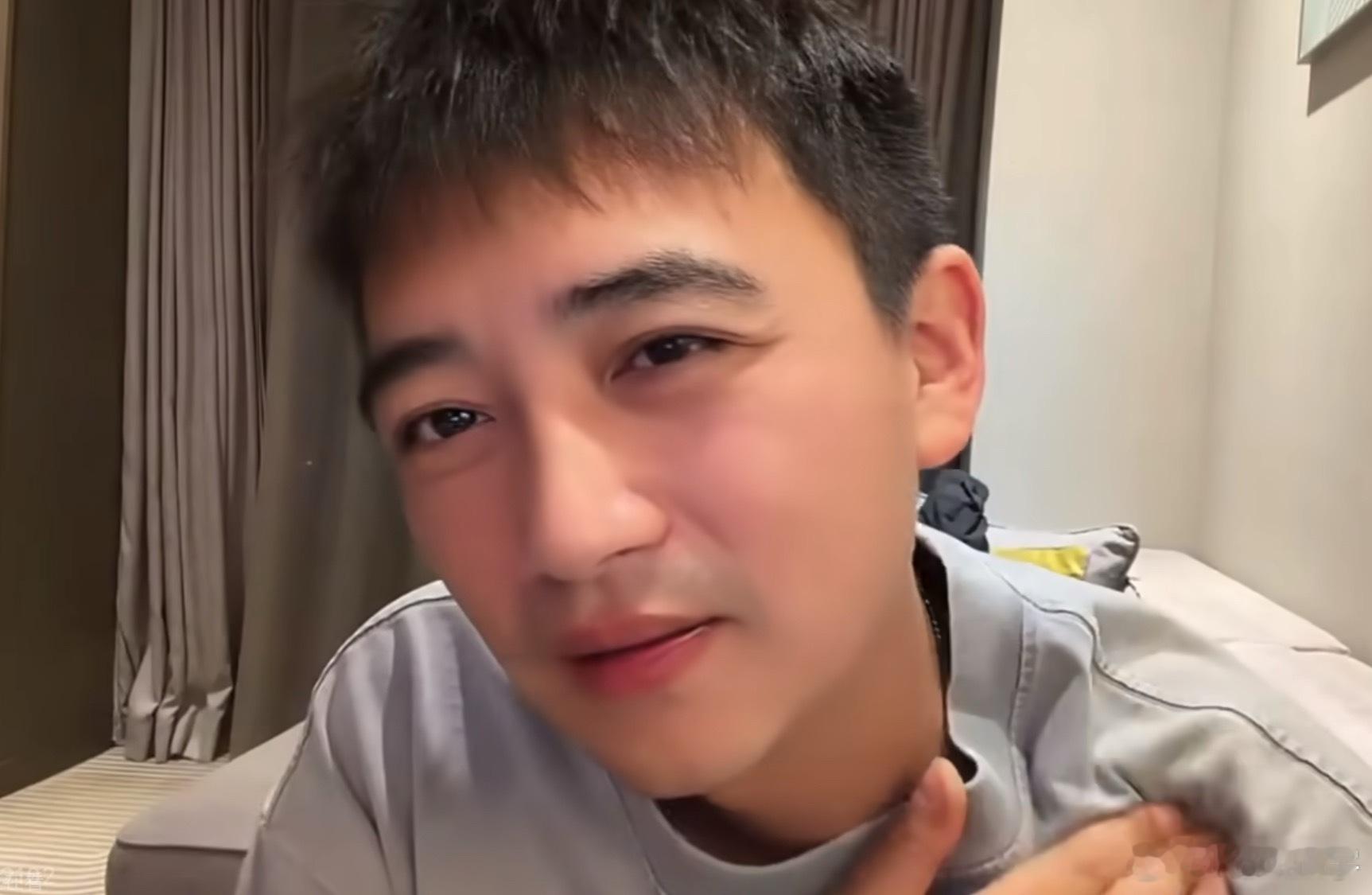 大舅哥：枫哥是真爱吃牛肉，吃完了又上两盘，就两盘两盘一直在上，一直在点，是真爱吃