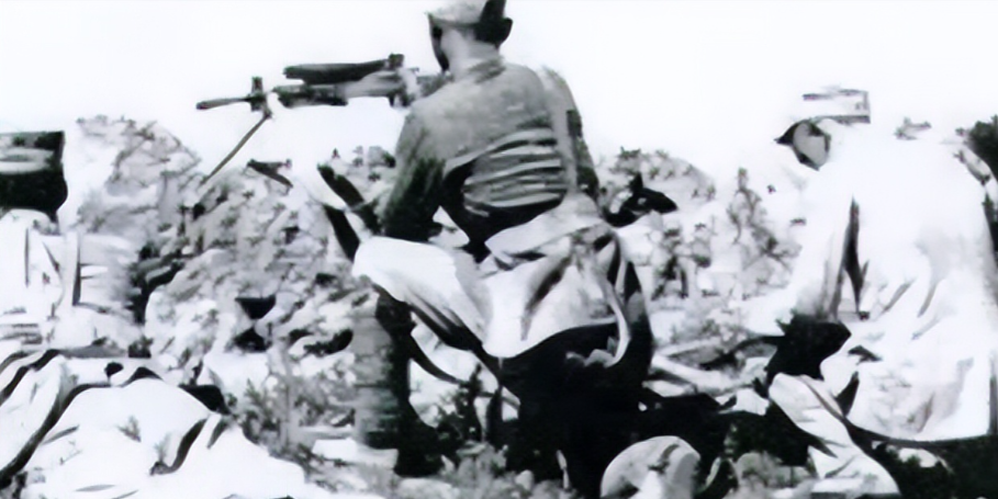 1946年9月，鲁西南军分区独立团一营教导员任耀庭看了一眼四连连长郭桂田腰间的驳