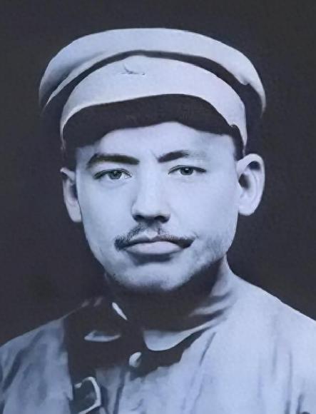 1937年甘肃，马家军旅长马禄，抓到了红三十军的参谋长黄鹄显。没上报，没用刑，反