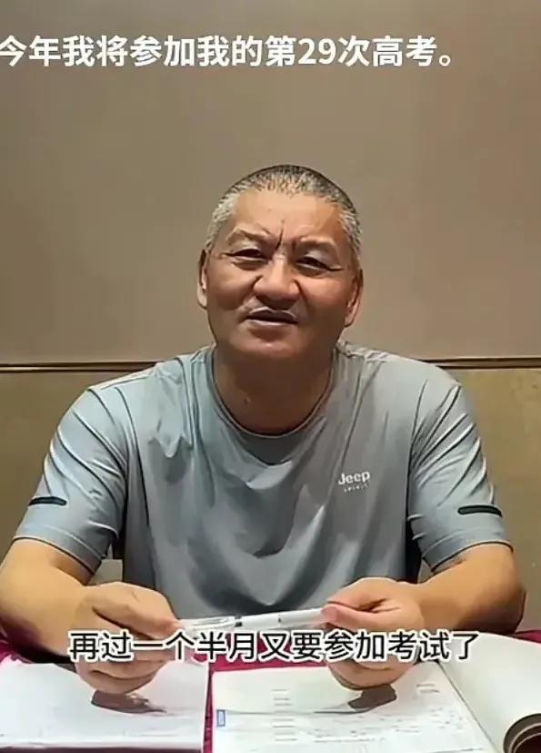佩服！“高考钉子户”中的两大狠人，一个唐尚珺，一个梁实，前者已然上岸，后者今年以