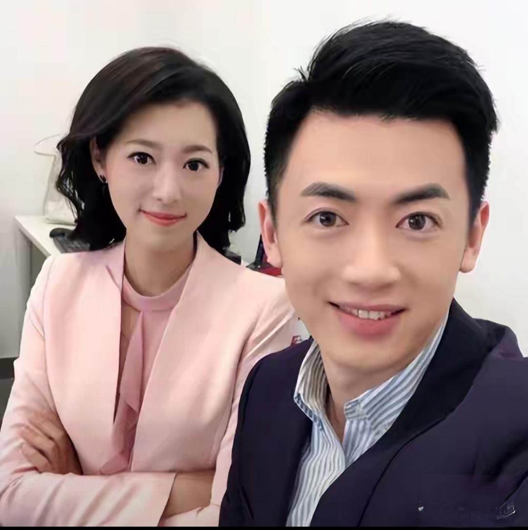 没想到他俩是夫妻，都出身广东台，如今都是央视主持，太让人羡慕娱乐明星
